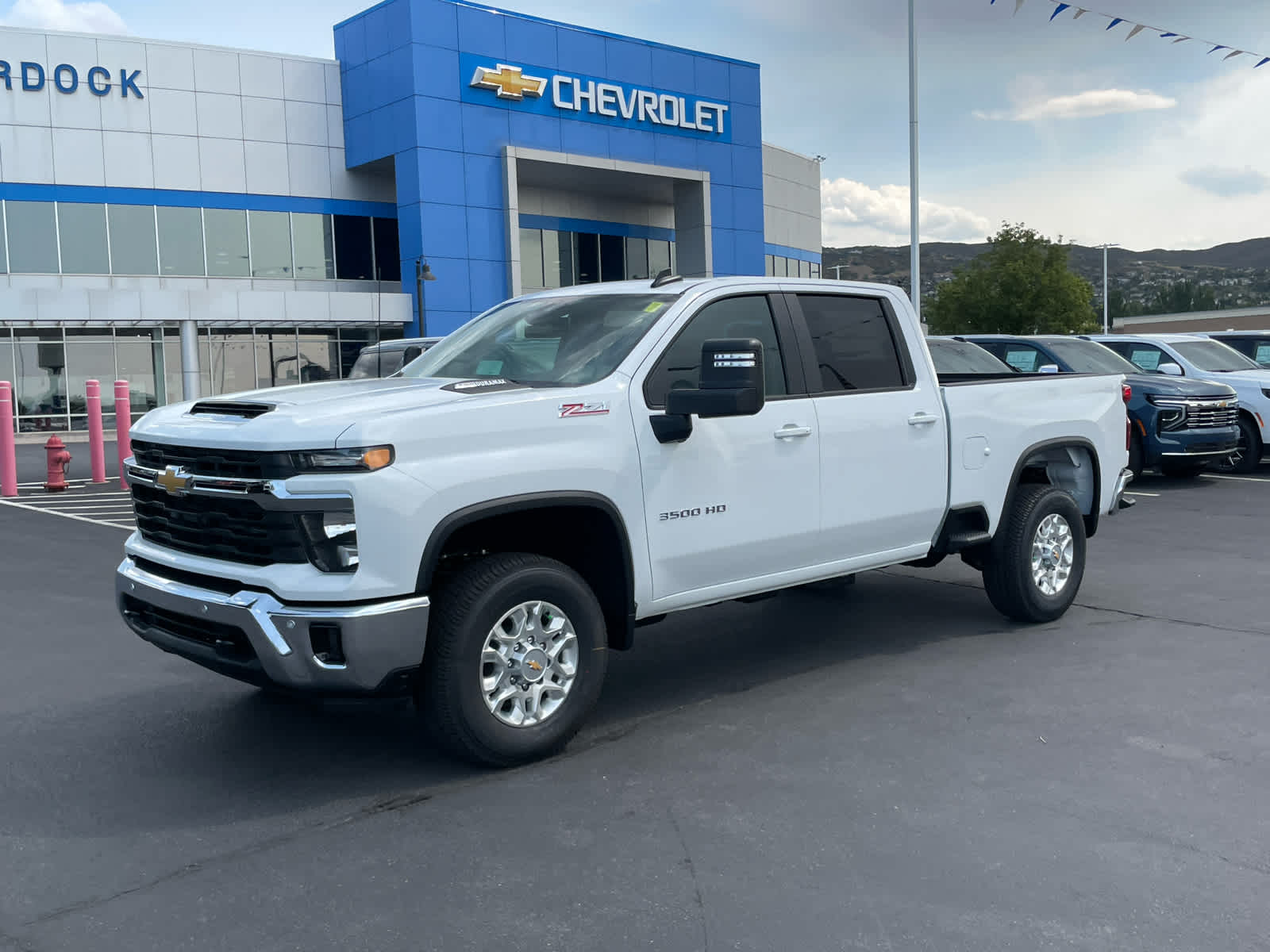 2025 Chevrolet Silverado 3500HD LT photo 2