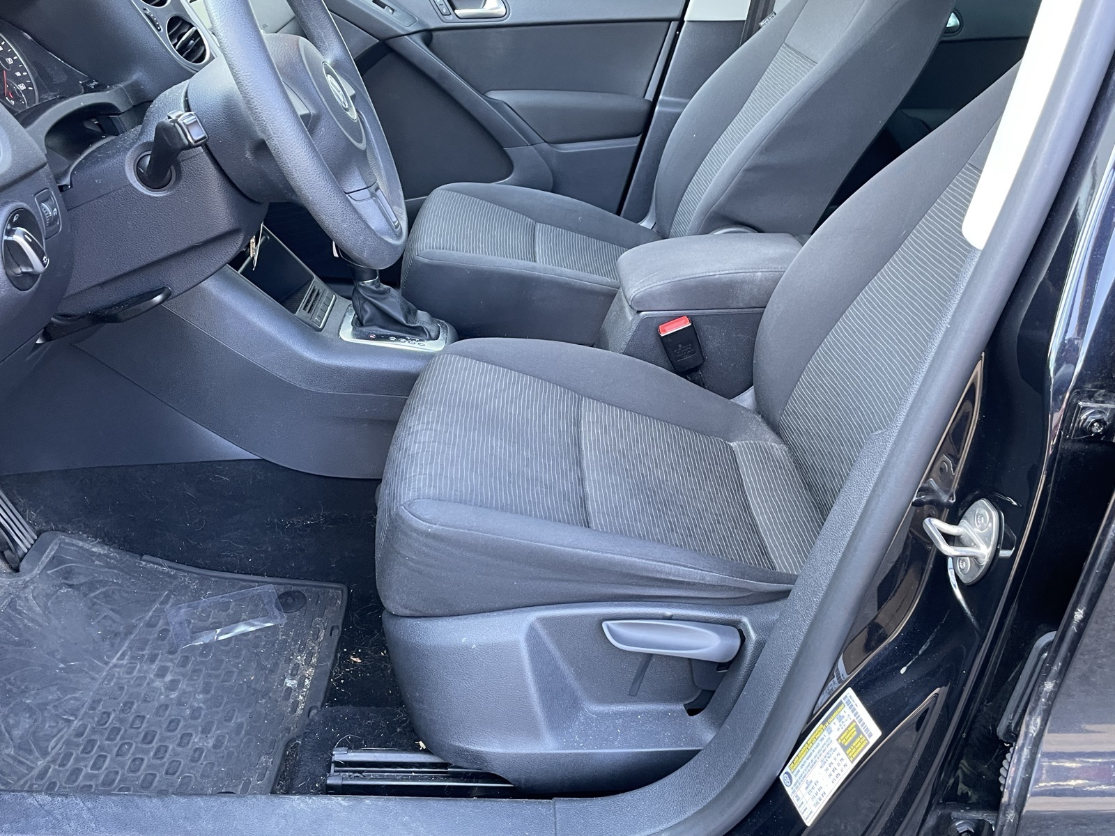 2012 Volkswagen Tiguan S photo 6