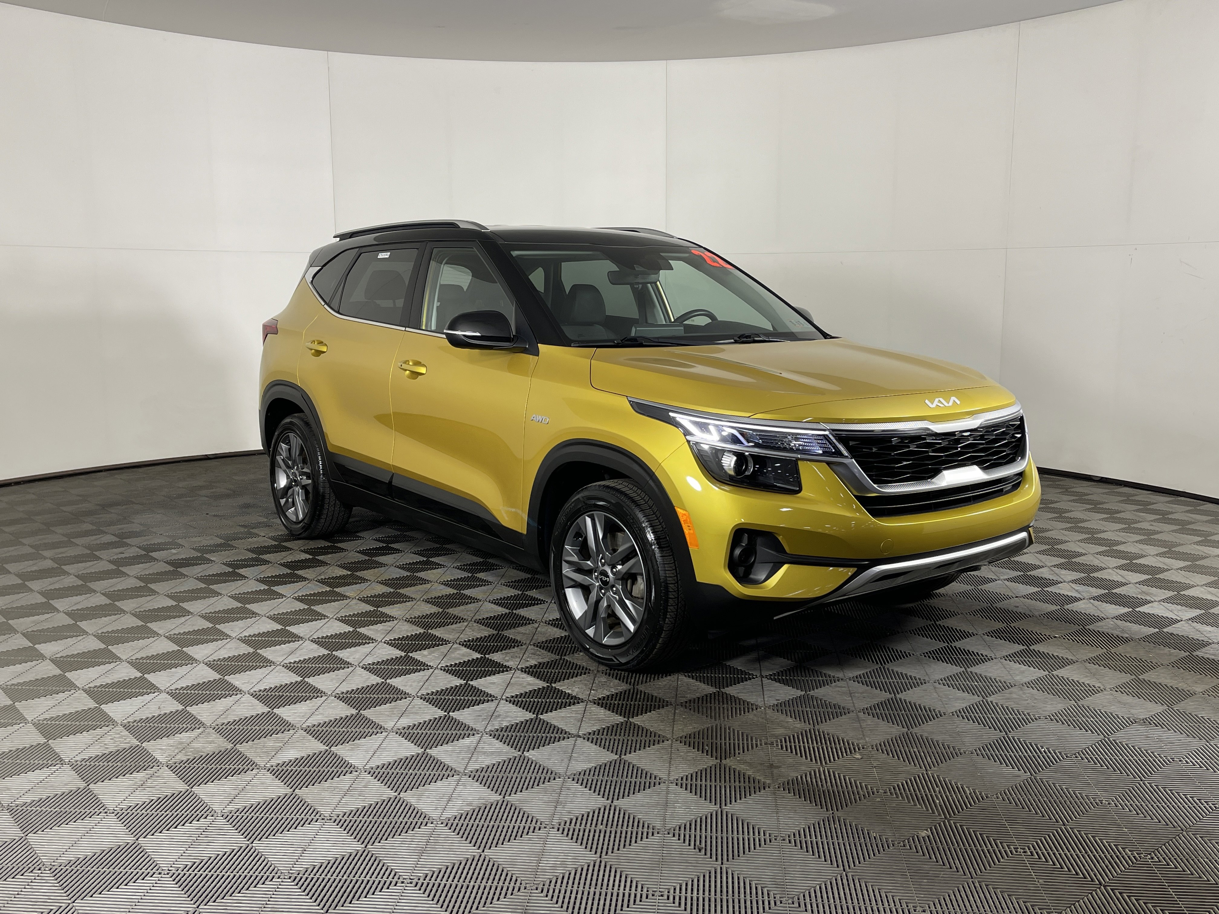 2022 Kia Seltos S's photo