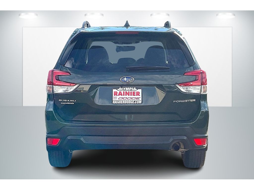 2023 Subaru Forester Premium photo 4
