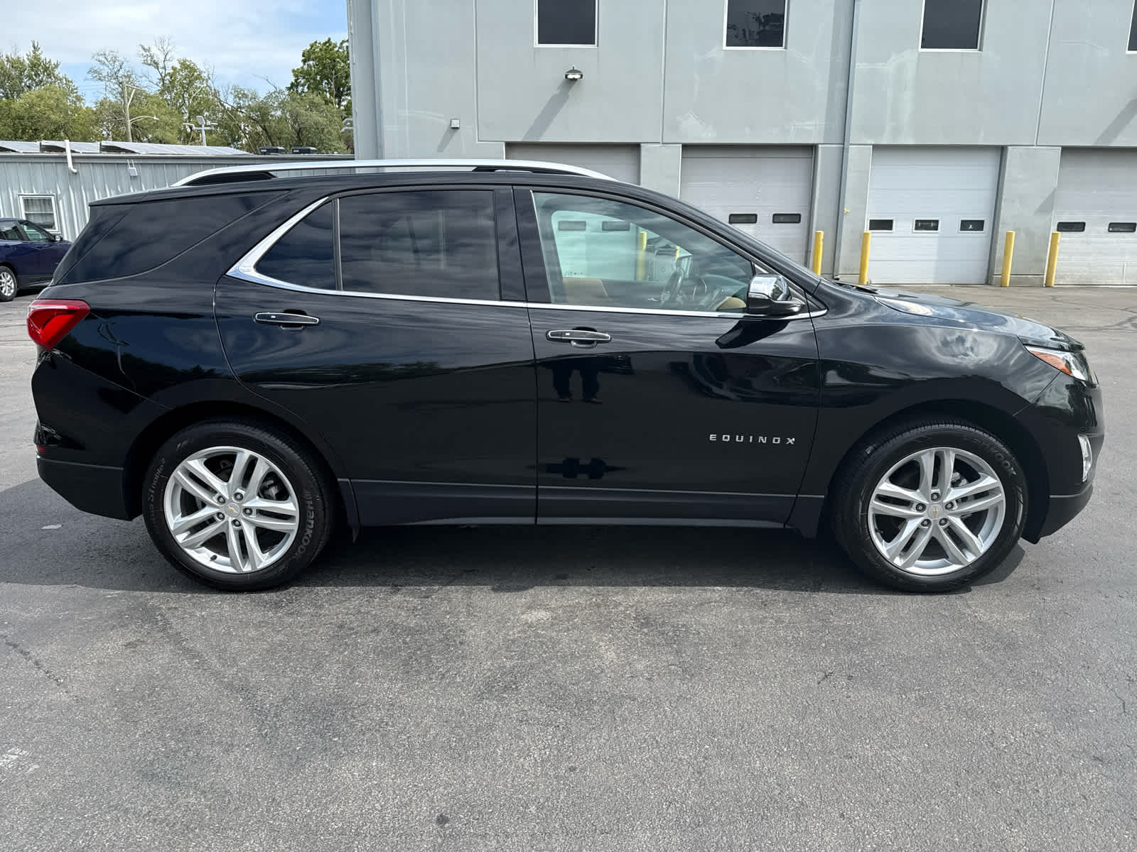 2019 Chevrolet Equinox Premier photo 2