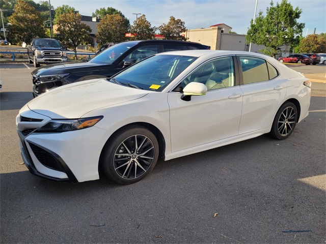 2023 Toyota Camry SE photo 2