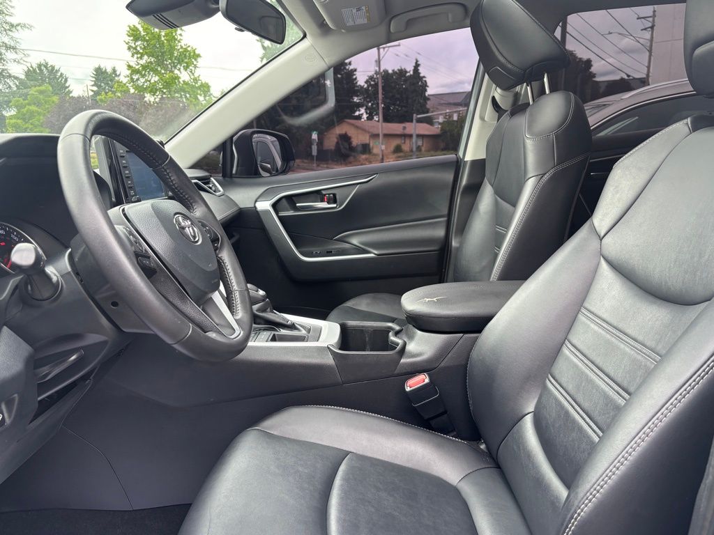 2022 Toyota RAV4 XLE Premium photo 18