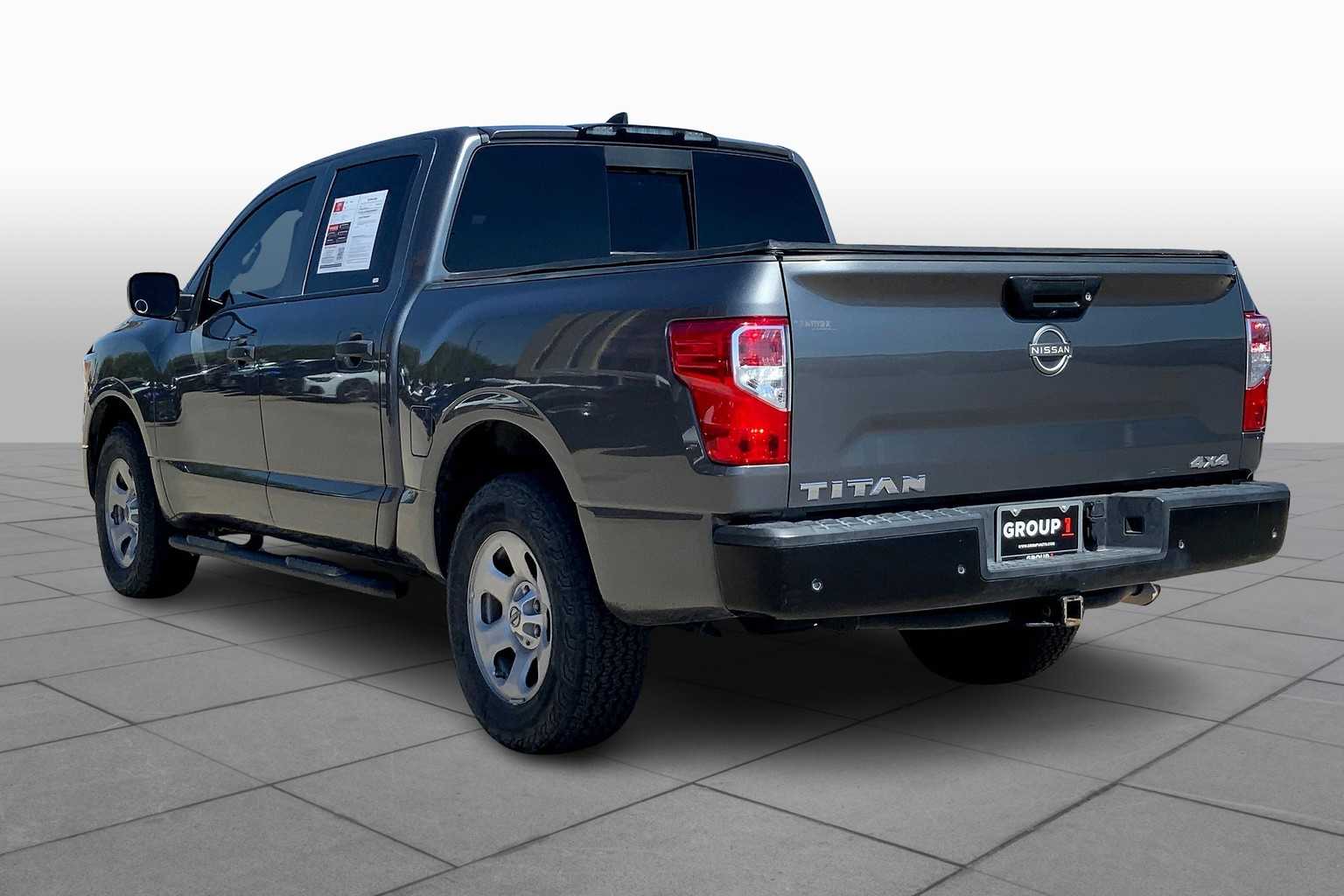 2023 Nissan Titan S Crew Cab photo 11