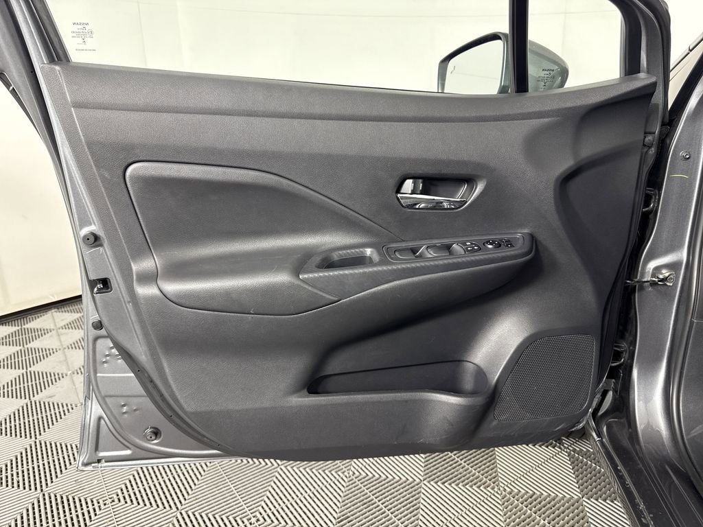 2023 Nissan Versa SV photo 8