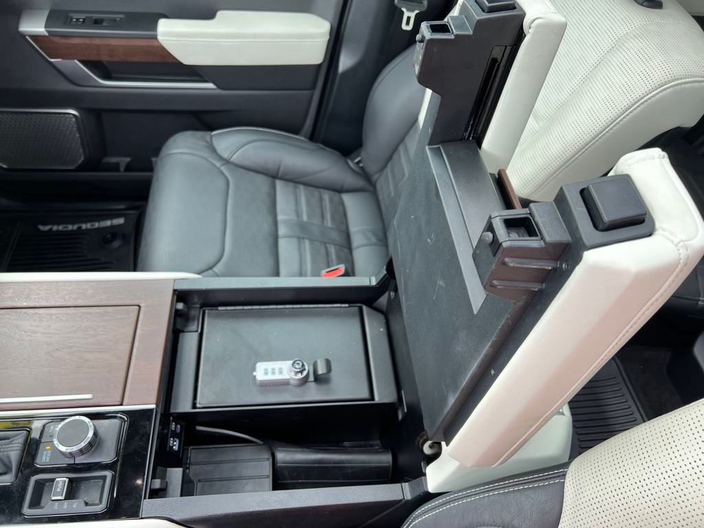 2024 Toyota Sequoia Capstone photo 18