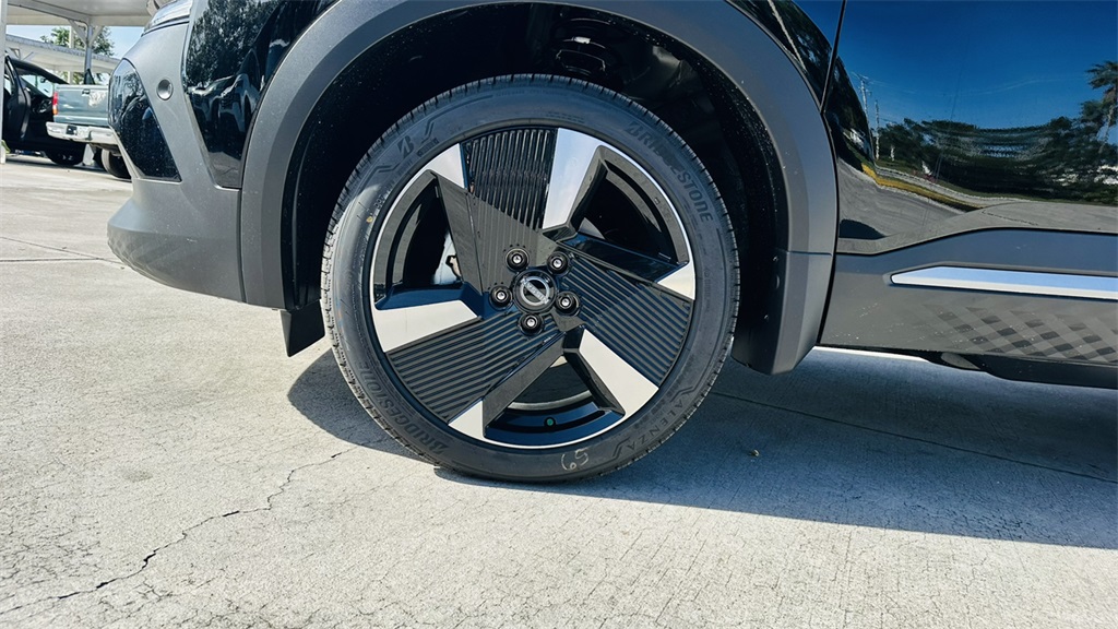 2026 Nissan Kicks SR photo 9