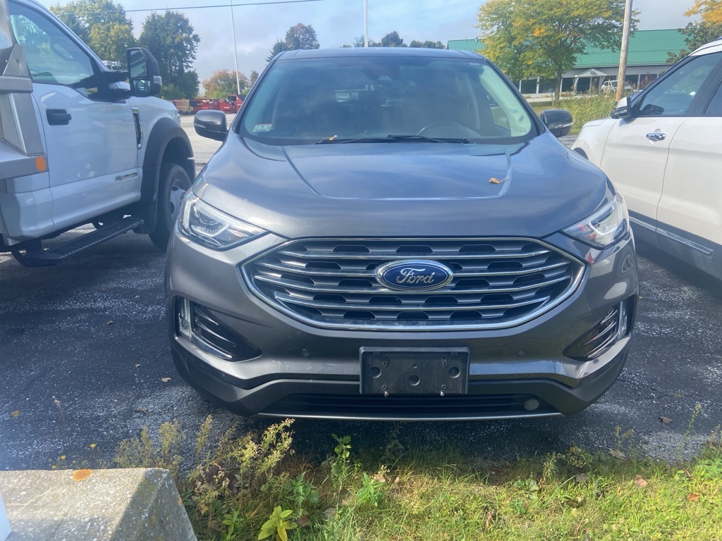 2022 Ford Edge Titanium photo 2