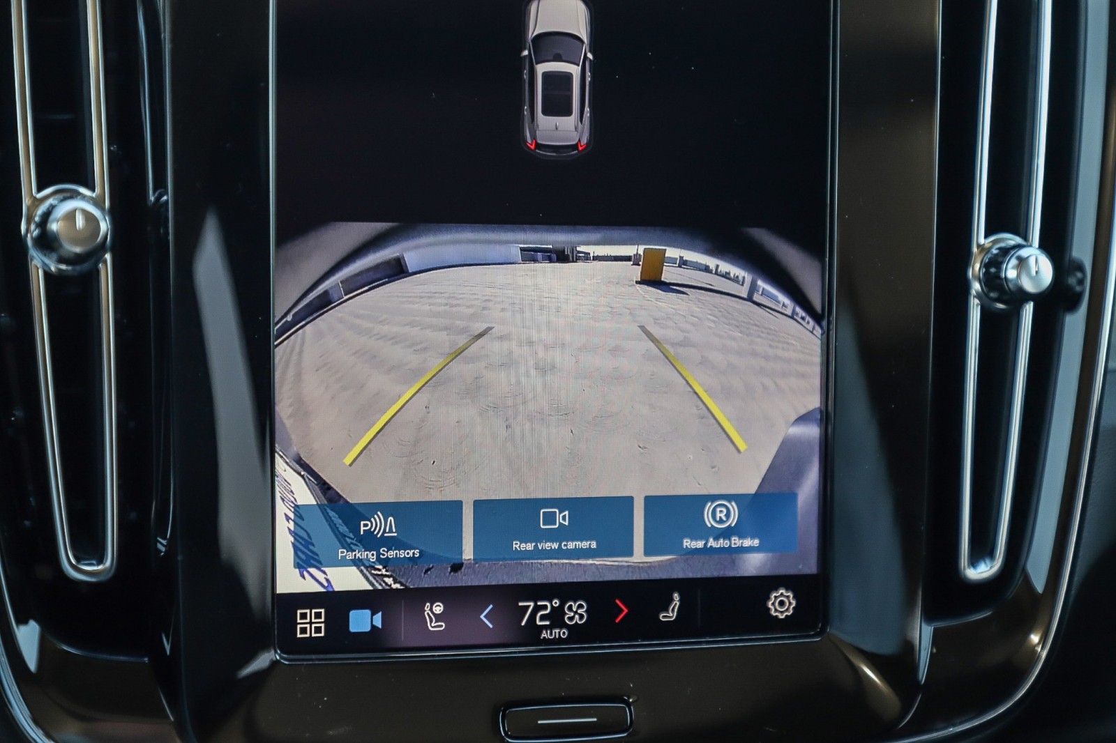 2025 Volvo XC40 Core photo 26