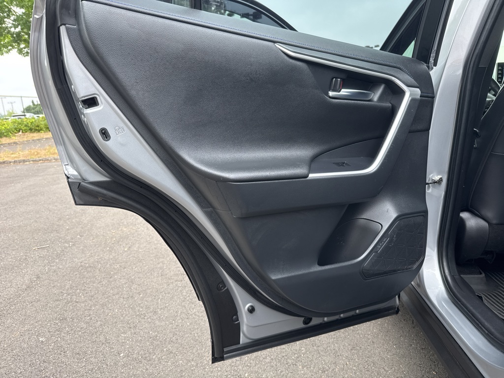 2022 Toyota RAV4 Hybrid XSE photo 13