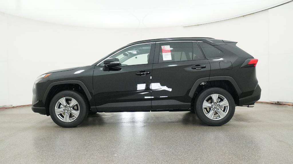2025 Toyota RAV4 XLE photo 6