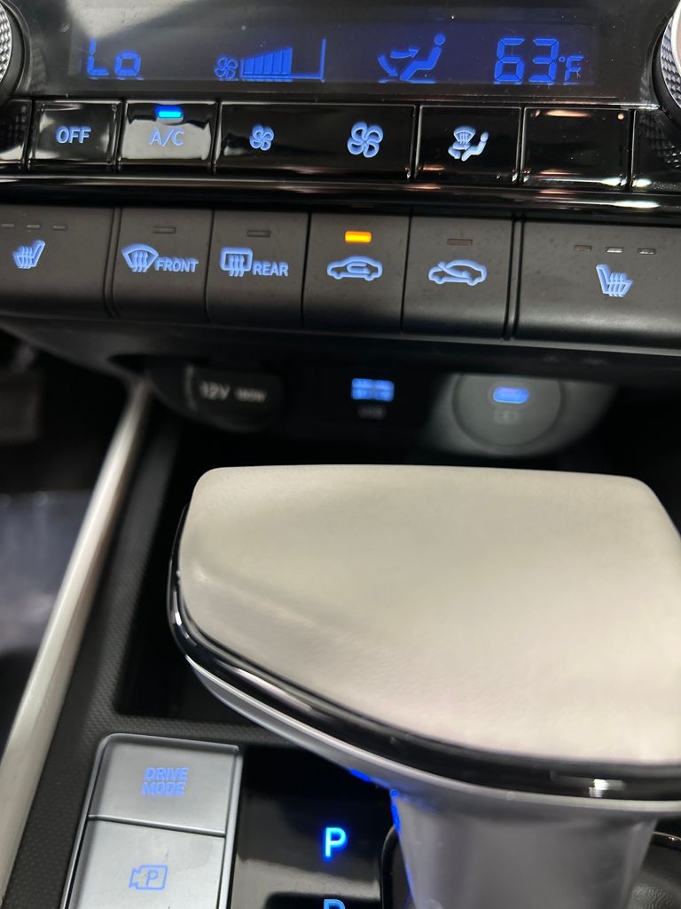2025 Hyundai Elantra Limited photo 4