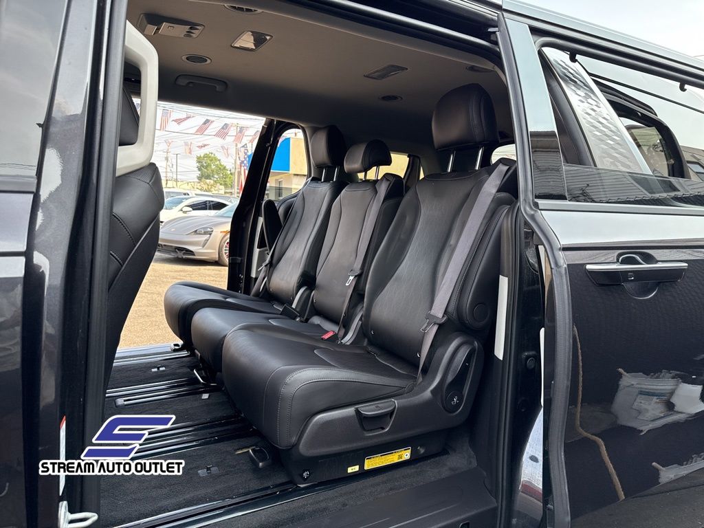 2024 Kia Carnival SX photo 31