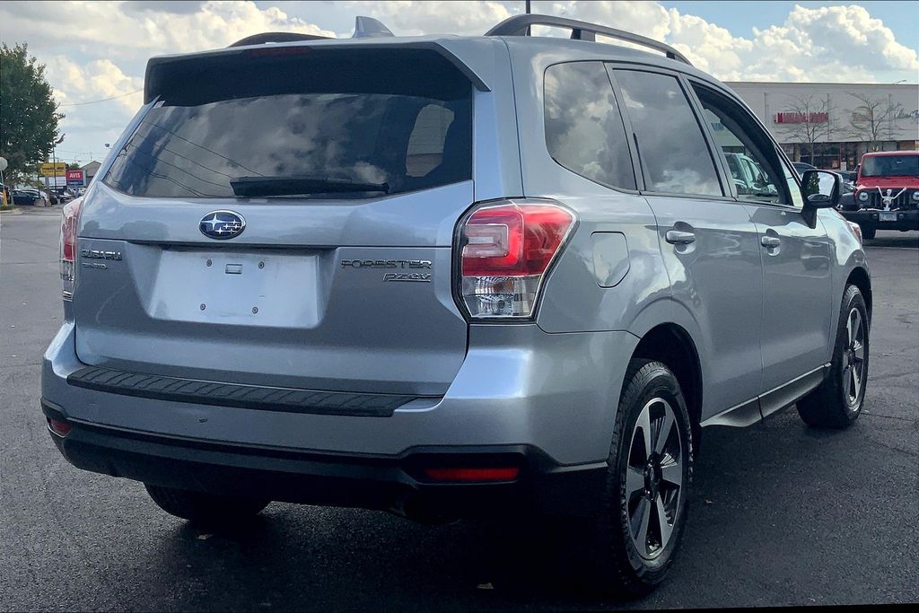 2017 Subaru Forester 2.5i Premium photo 11