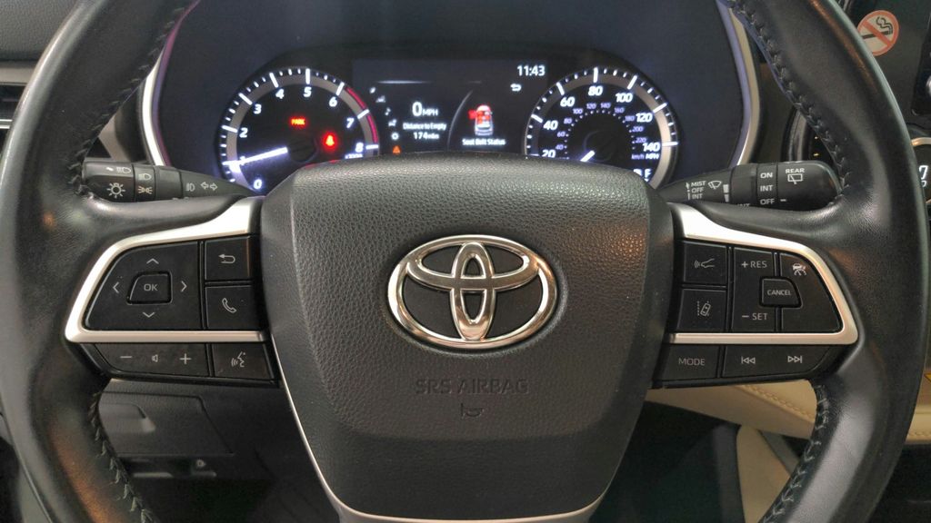 2023 Toyota Highlander L photo 21