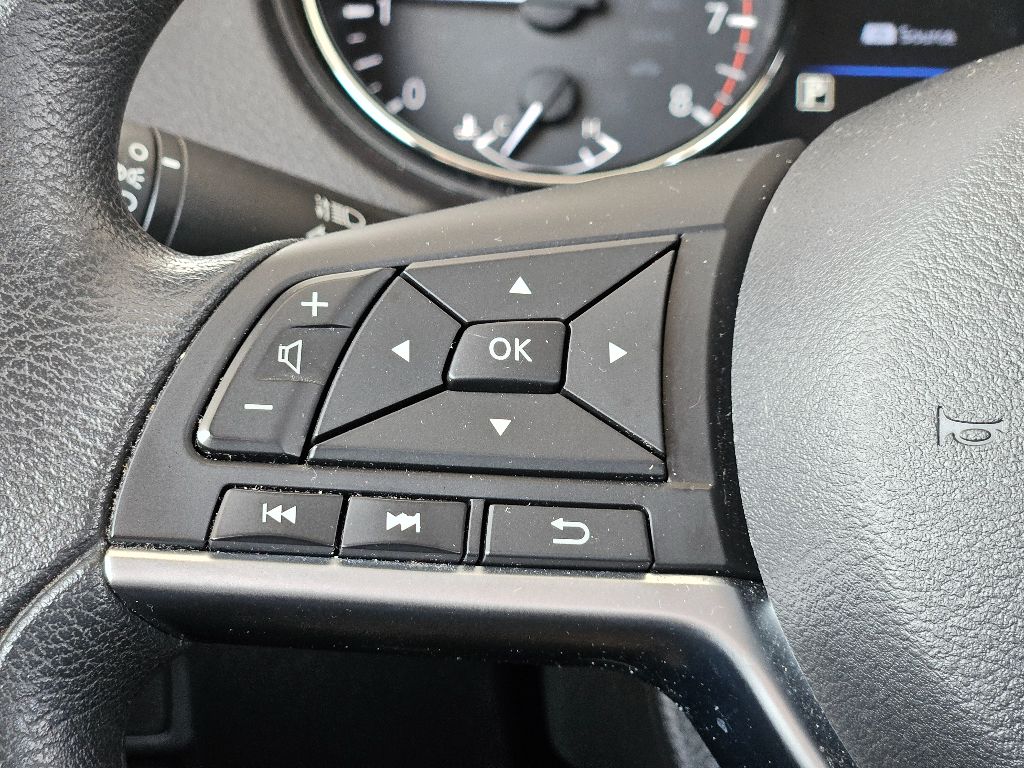 2022 Nissan Rogue Sport S photo 14