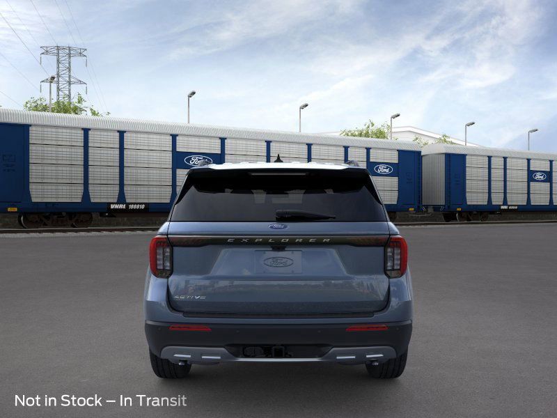 2025 Ford Explorer photo 4