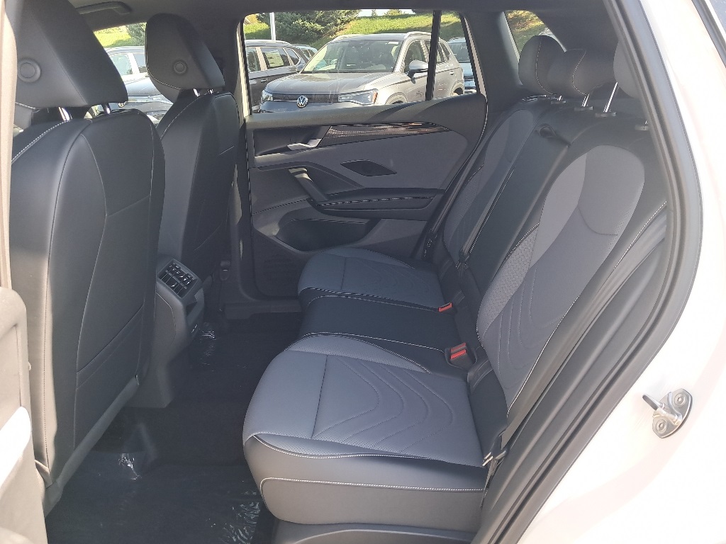 2025 Volkswagen Tiguan SE R-Line Black photo 2