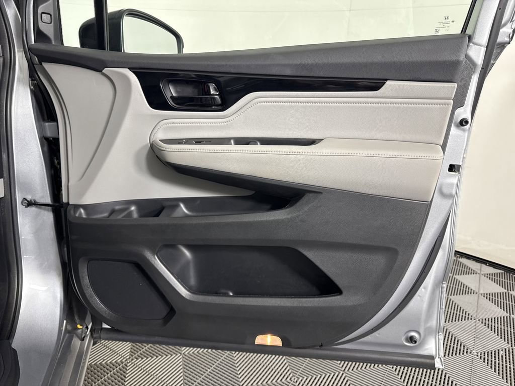 2023 Honda Odyssey Touring photo 11