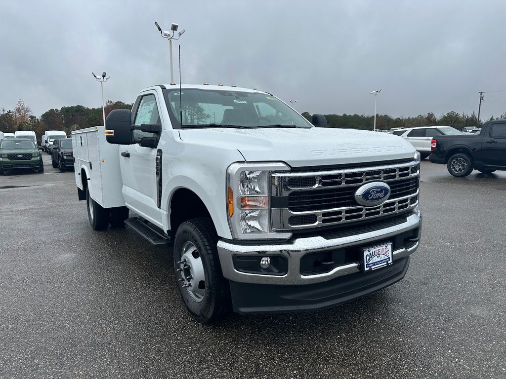 2026 Ford F-350 Super Duty Chassis Cab XL's photo