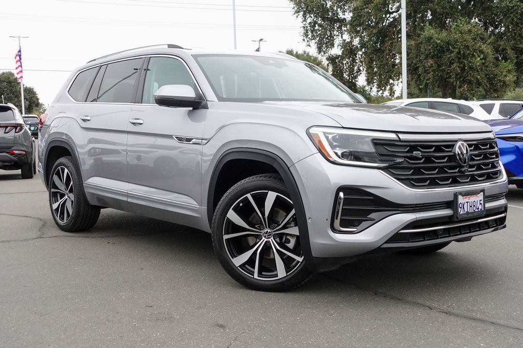 2024 Volkswagen Atlas SEL Premium R-Line photo 2
