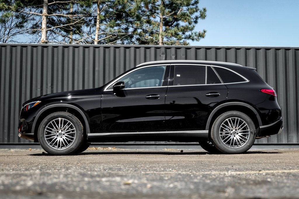 2025 Mercedes Benz GLC 300 4MATIC photo 2