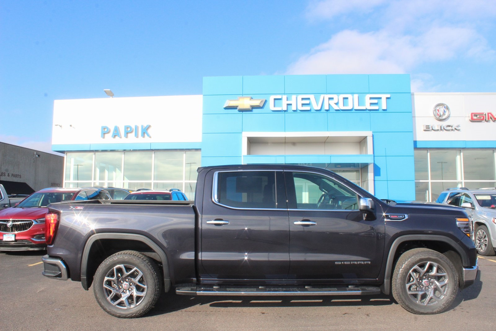 2026 GMC Sierra 1500 SLT's photo