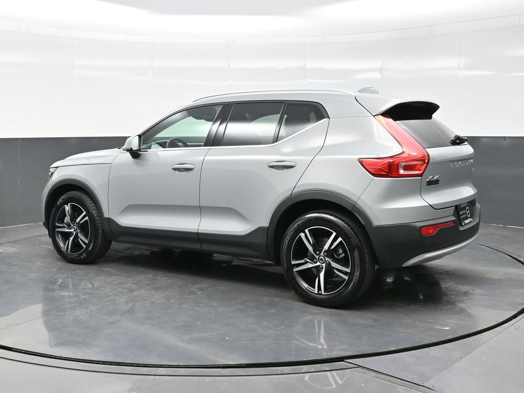 2025 Volvo XC40 Core photo 3