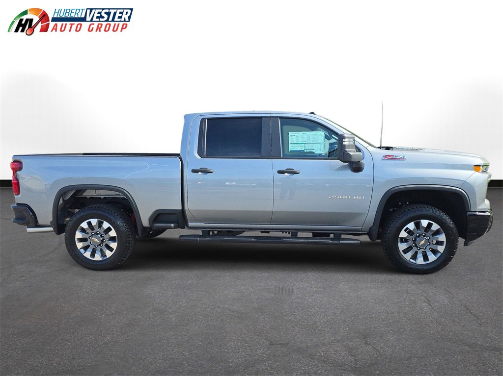 2025 Chevrolet Silverado 2500HD Custom photo 5