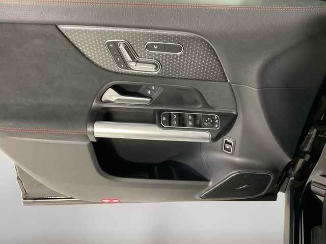 2025 Mercedes Benz GLA 250 4MATIC photo 9