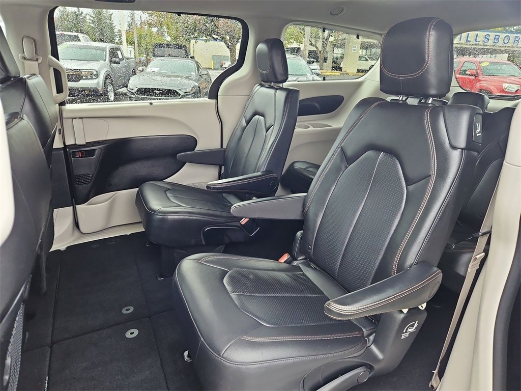 2019 Chrysler Pacifica Touring L photo 25