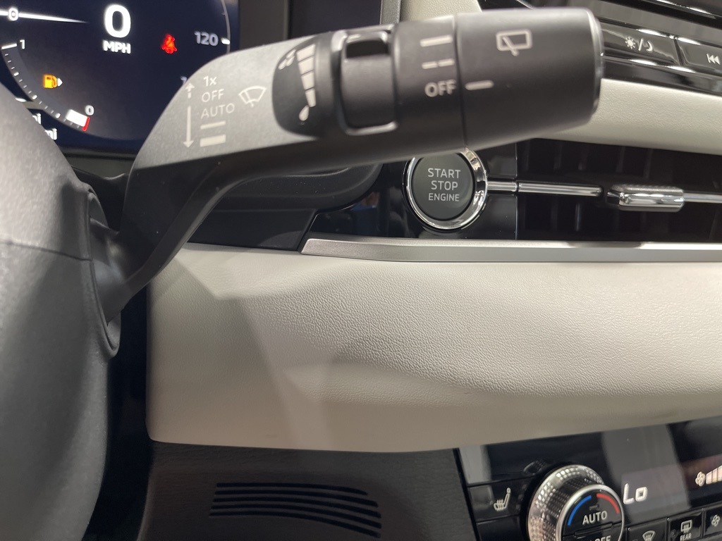 2025 Mitsubishi Outlander SE photo 12