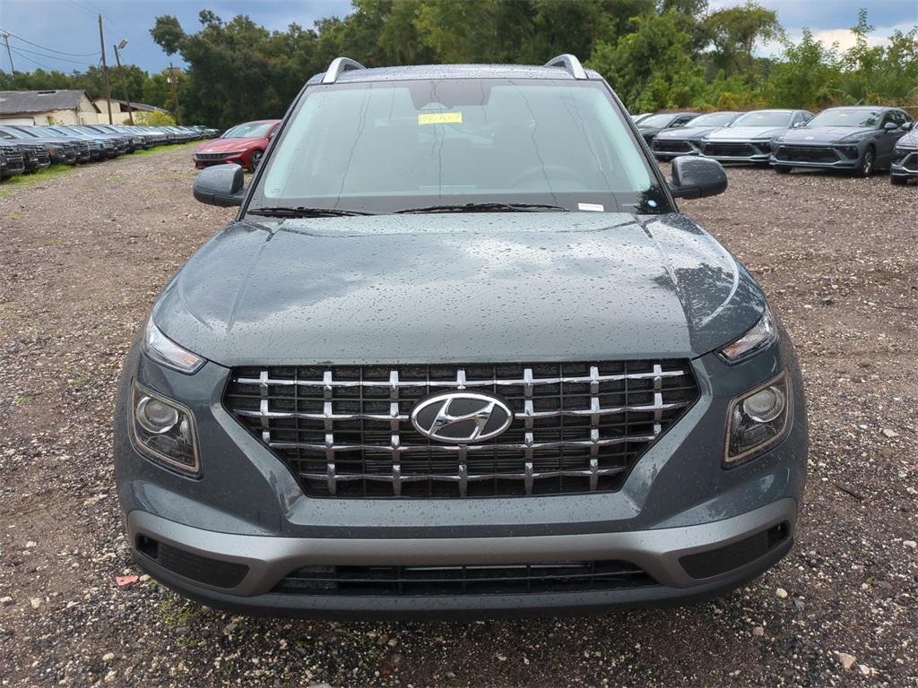 2025 Hyundai Venue SEL photo 3