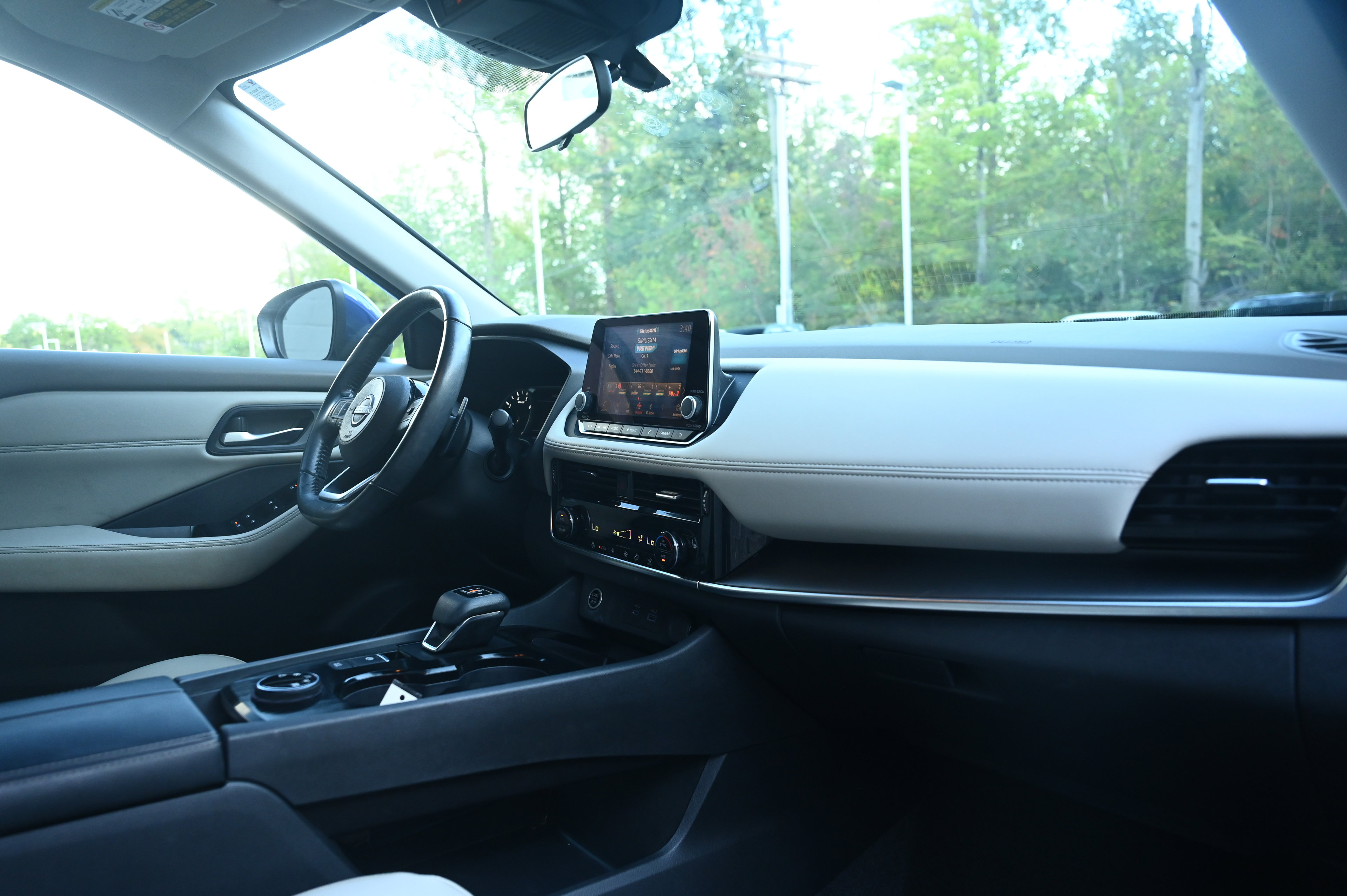2022 Nissan Rogue SV photo 26
