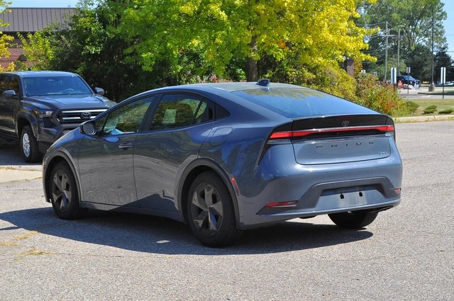 2024 Toyota Prius LE photo 5