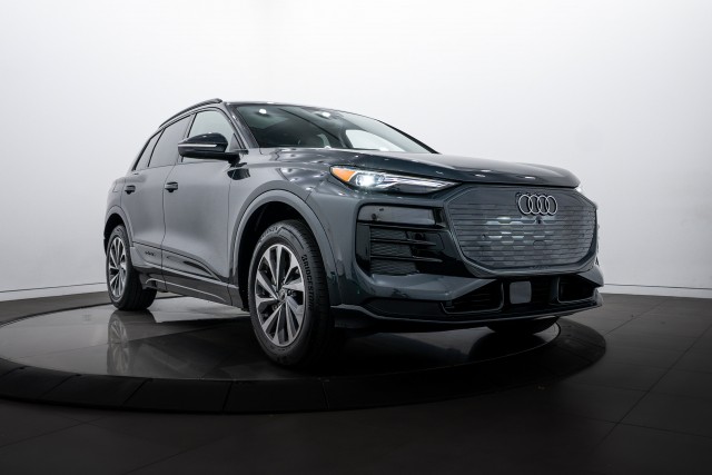 2025 Audi Q6 e-tron Premium's photo