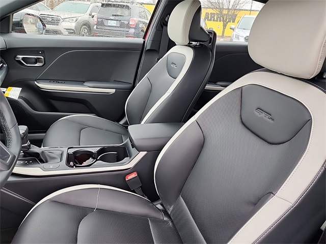 2025 Kia K4 GT-Line Turbo photo 12