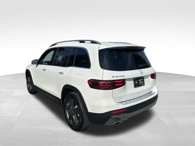 2025 Mercedes Benz GLB 250 4MATIC photo 2