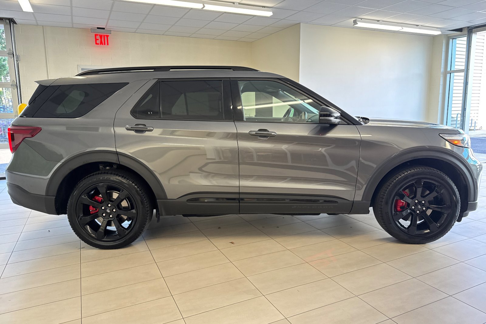 2023 Ford Explorer ST photo 2