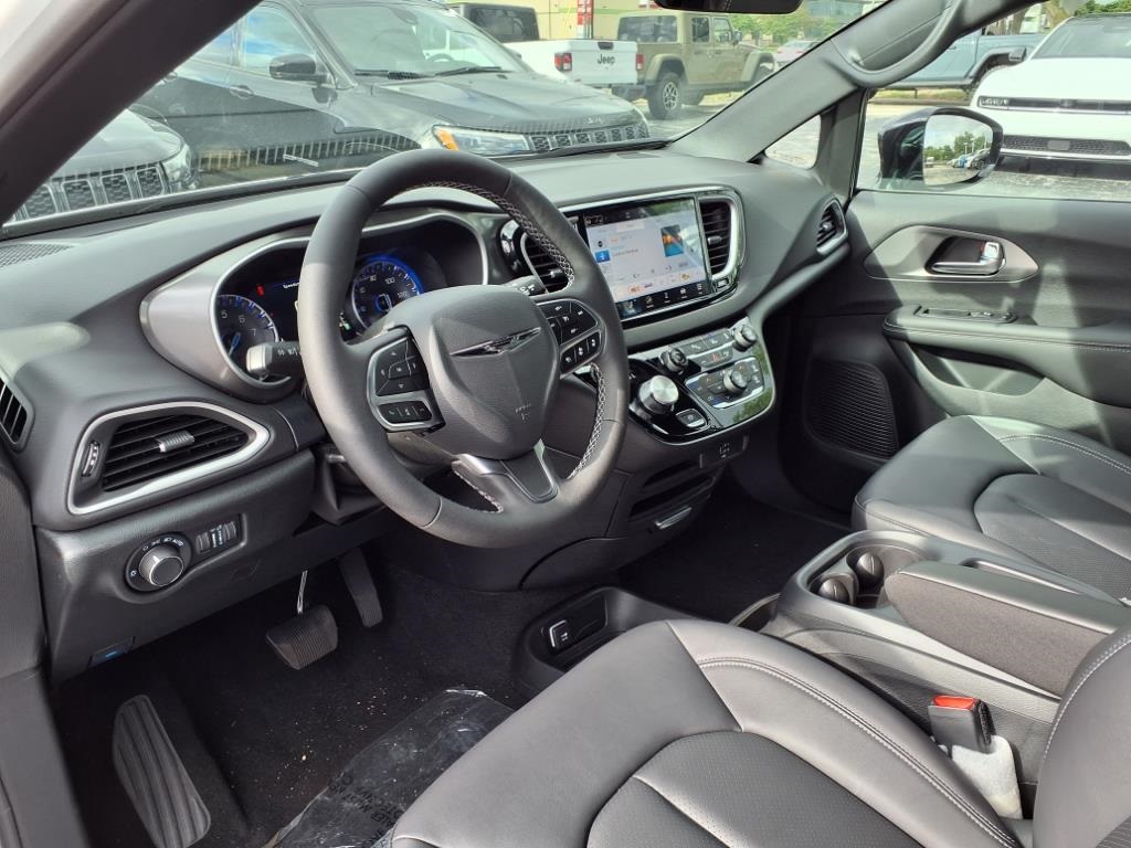 2026 Chrysler Voyager LX photo 7