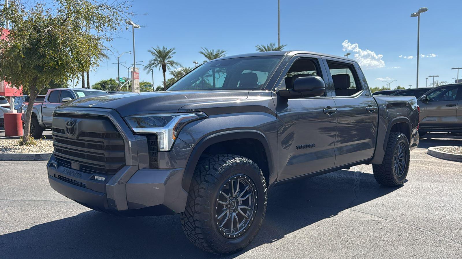 2022 Toyota Tundra SR5 CrewMax photo 3