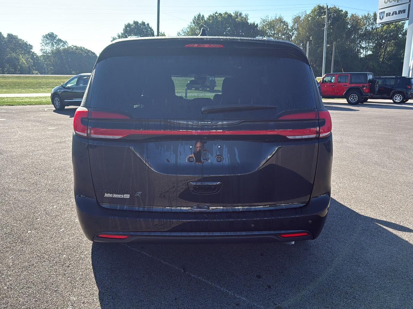 2026 Chrysler Pacifica photo 14