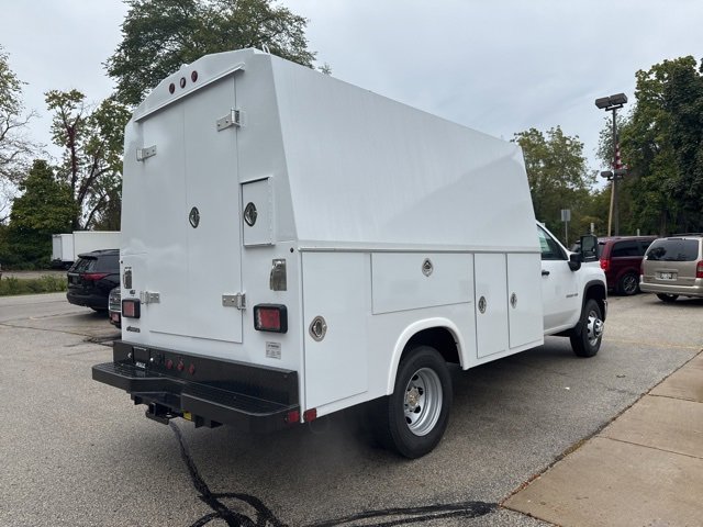 2025 Chevrolet Silverado 3500HD Work Truck photo 2