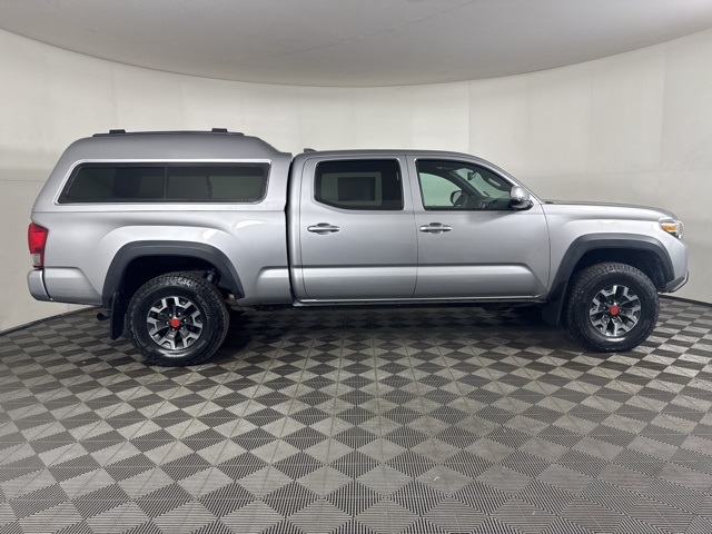 2017 Toyota Tacoma TRD Off-Road photo 2