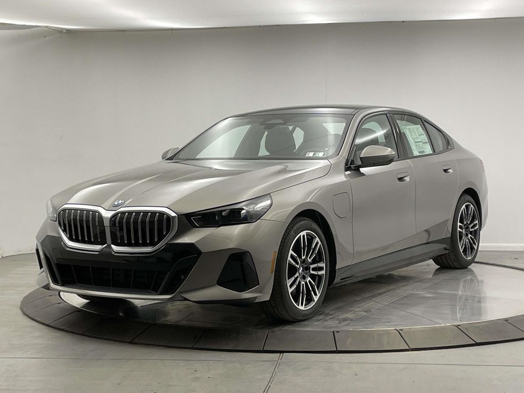 2026 BMW 5 Series 550e's photo