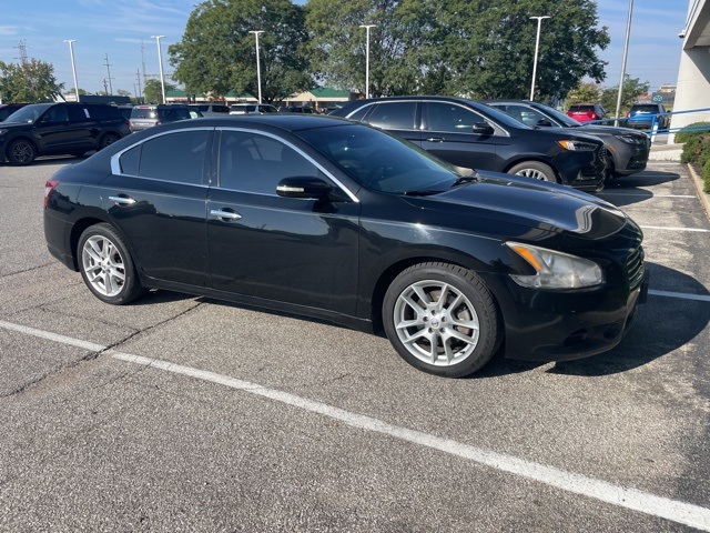 2010 Nissan Maxima SV photo 2