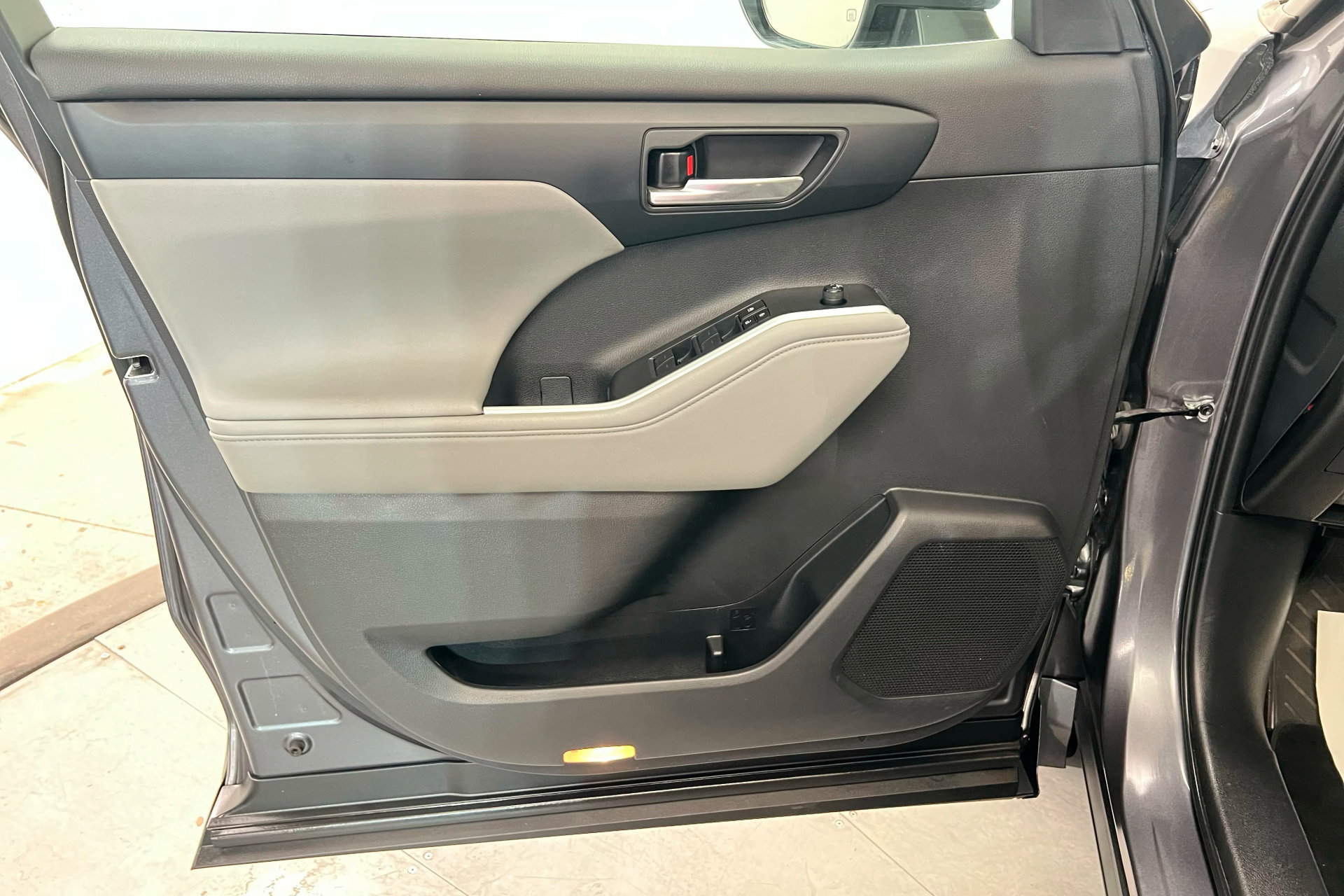 2024 Toyota Highlander XLE photo 14