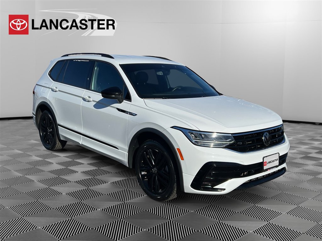 2022 Volkswagen Tiguan SE R-LINE BLACK's photo