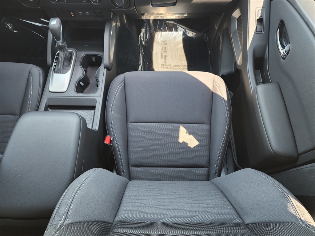 2024 Nissan Frontier SV photo 12