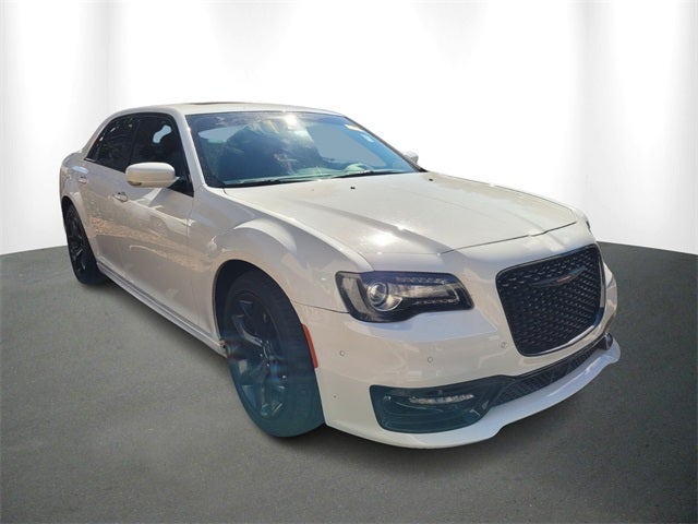 2023 Chrysler 300 S's photo
